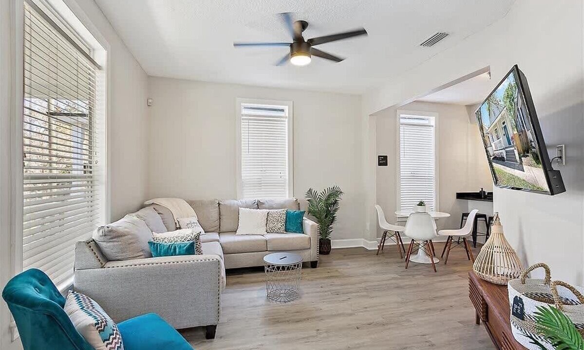 Photo of Livingroom in Urban Core