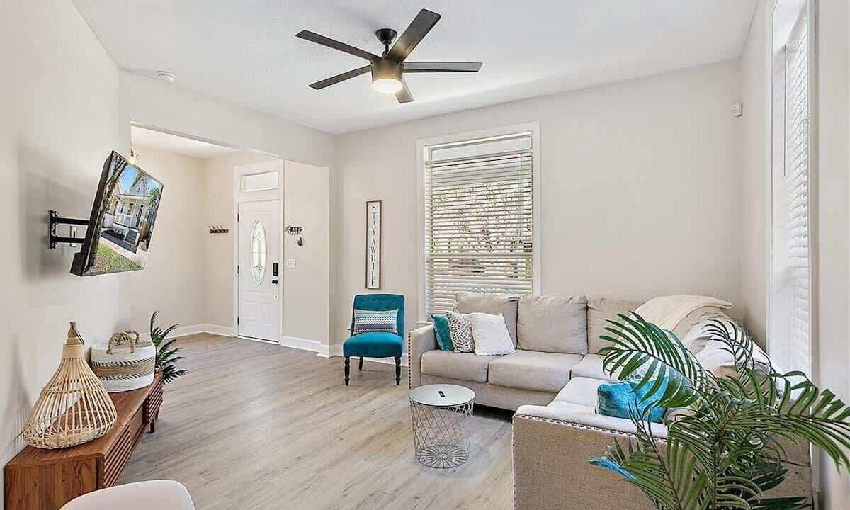 Photo of Livingroom in Urban Core