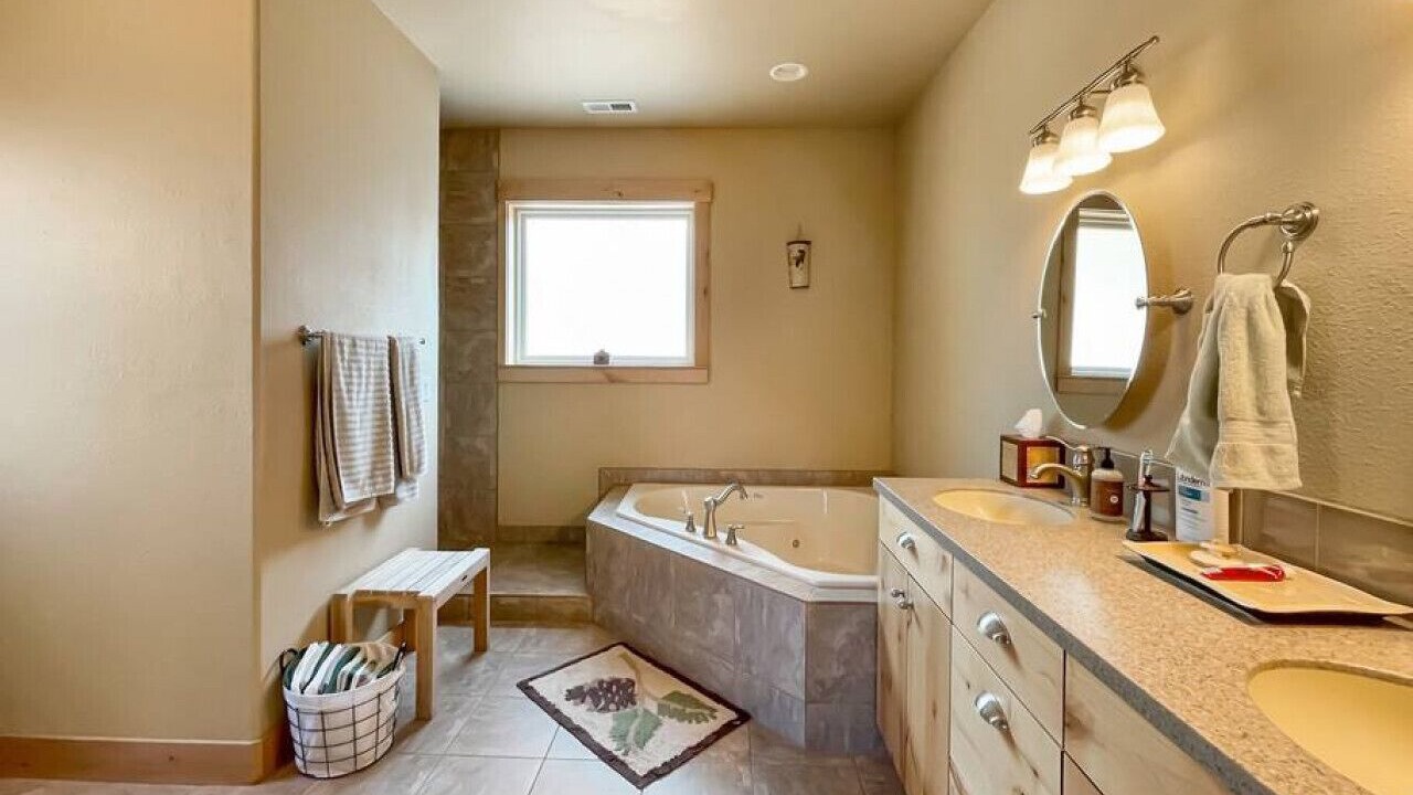 Photo of Bathroom in Cascade