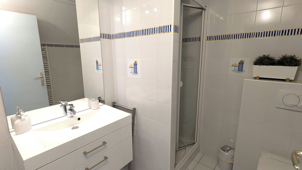 Photo of Bathroom in Carolles