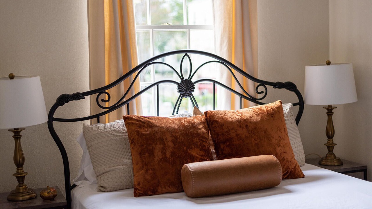 Photo of Bedroom in Algiers Point