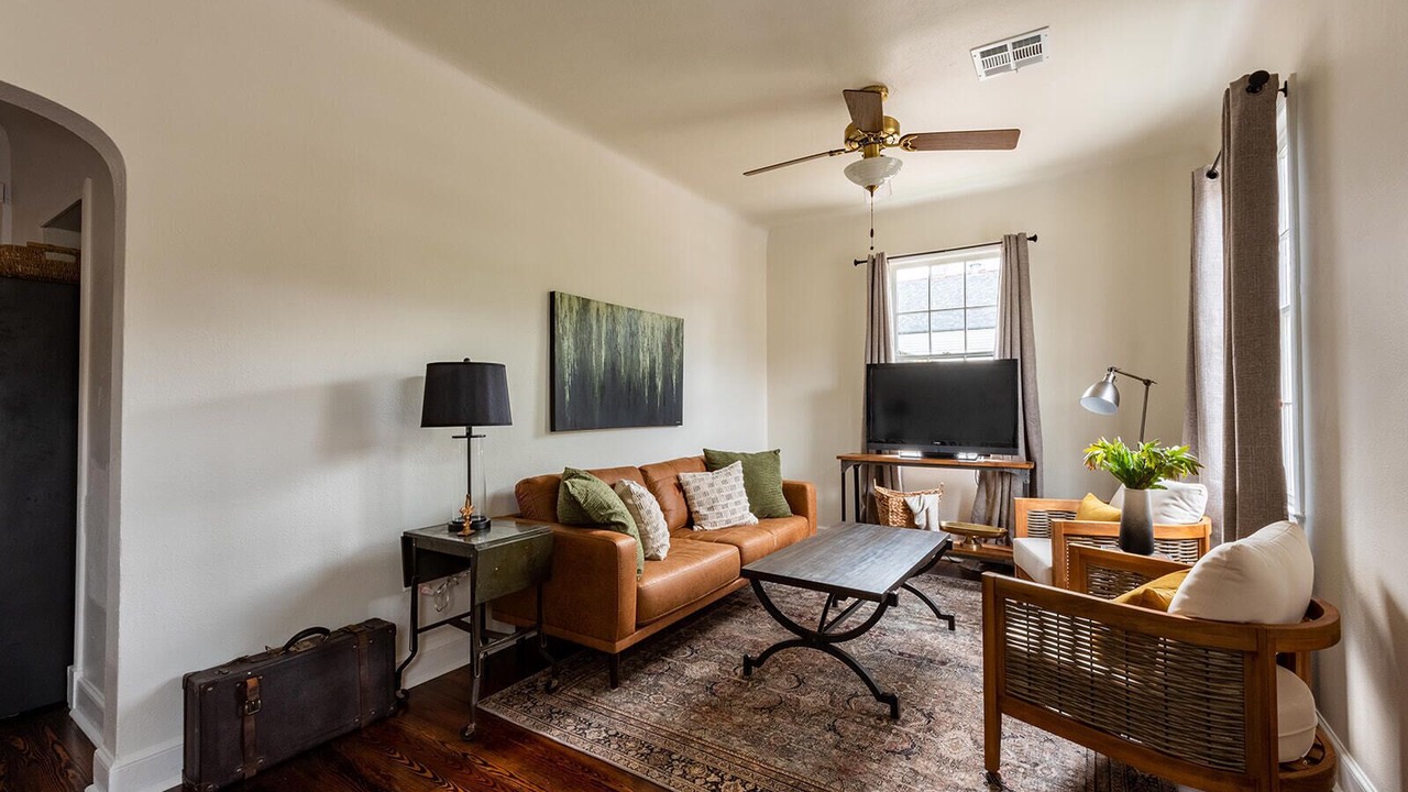 Photo of Livingroom in Algiers Point