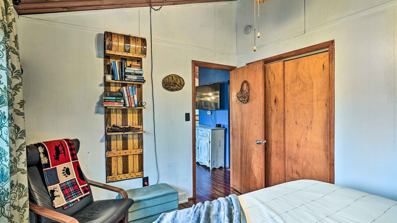 Photo of Bedroom in Roxbury