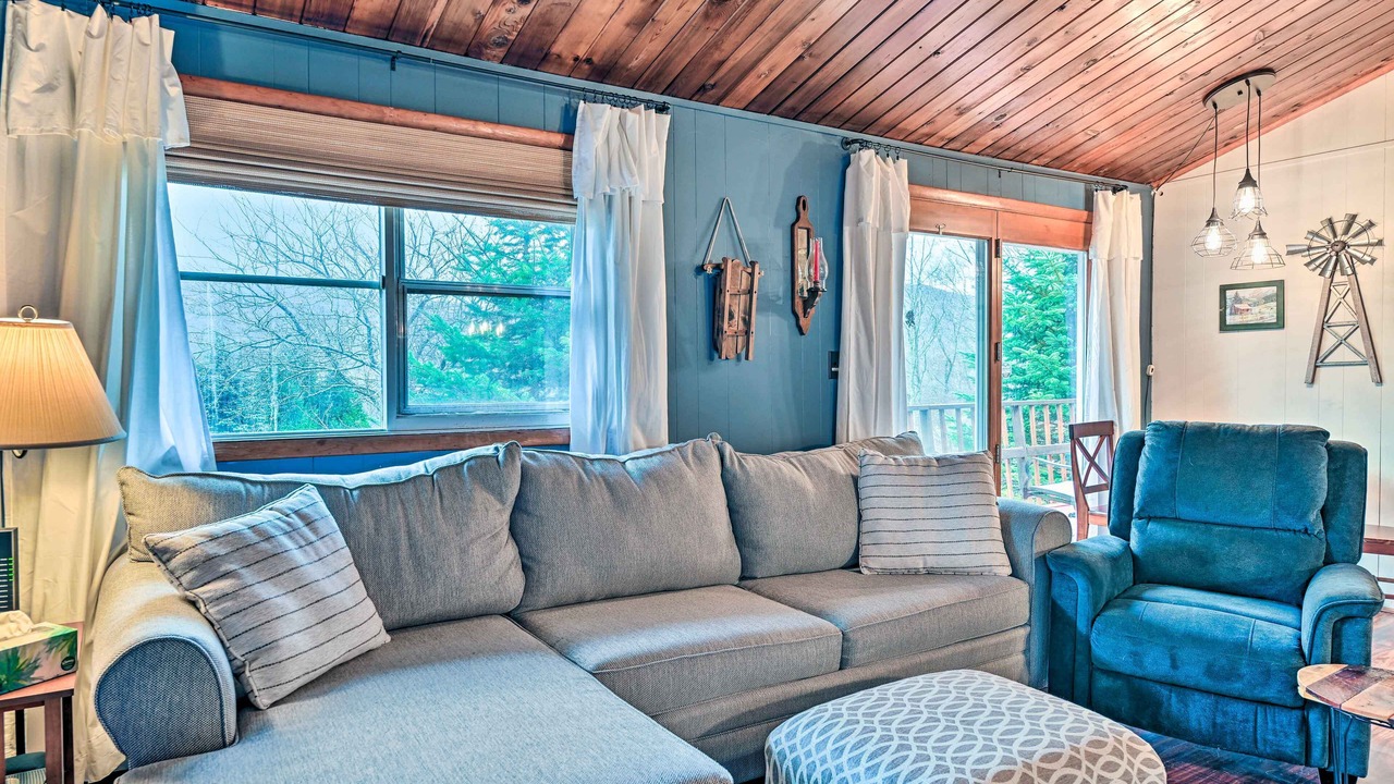 Photo of Livingroom in Roxbury