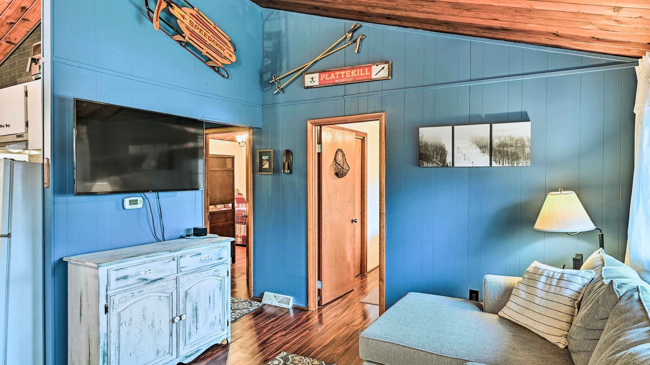 Photo of Bedroom in Roxbury