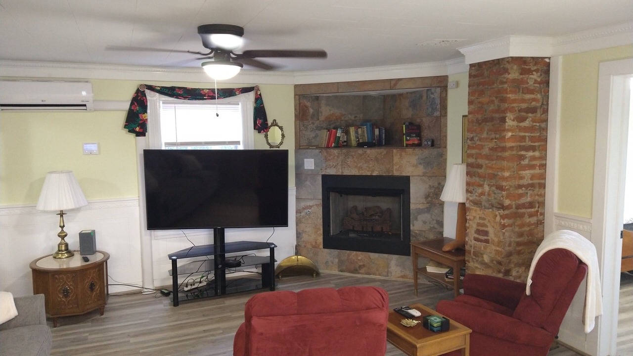 Photo of Livingroom in Piney Mountain