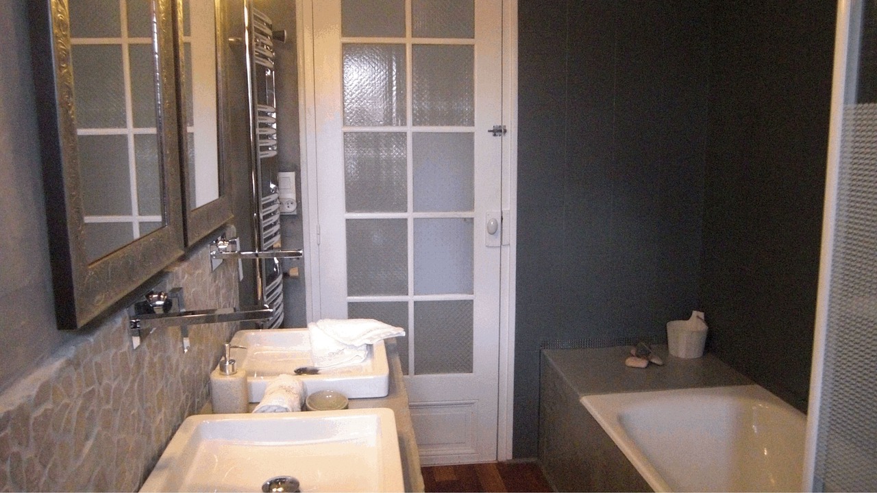Photo of Bathroom in Saint-Sebastien-sur-Loire