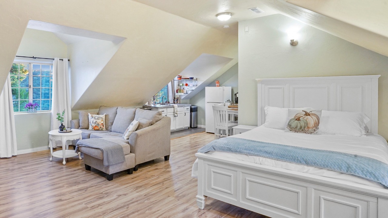 Photo of Bedroom in Lakeside