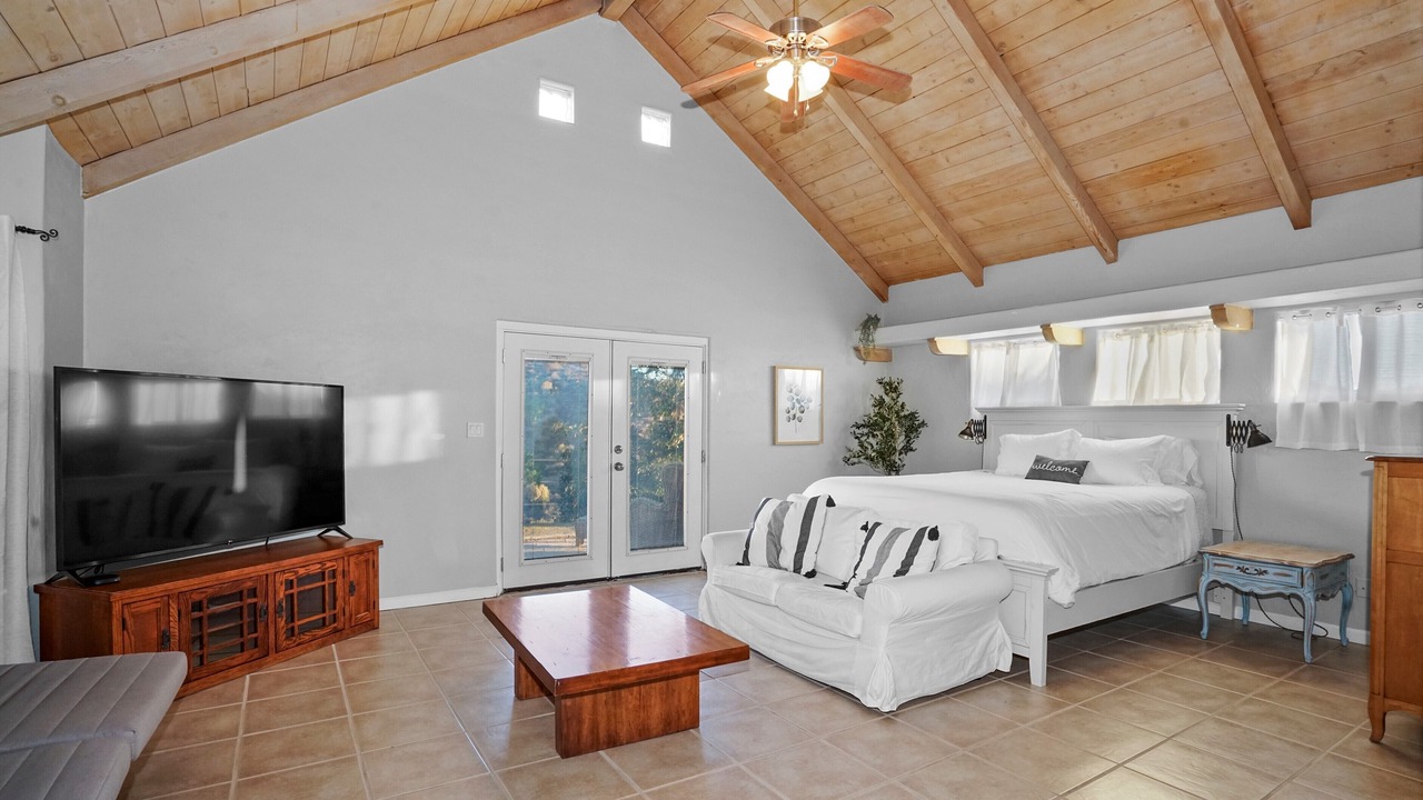 Photo of Bedroom in Lakeside