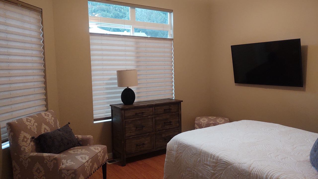 Photo of Bedroom in Rollingbay
