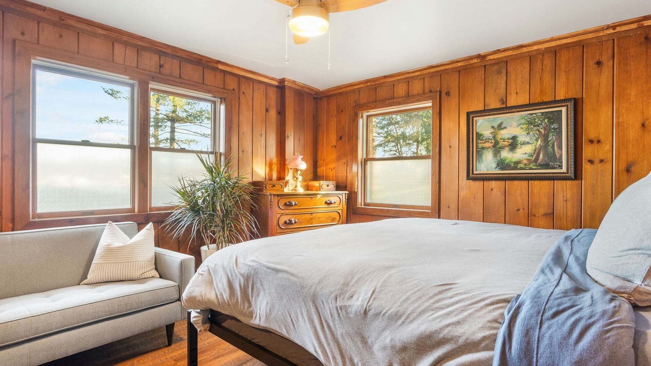 Photo of Bedroom in Spring Lake