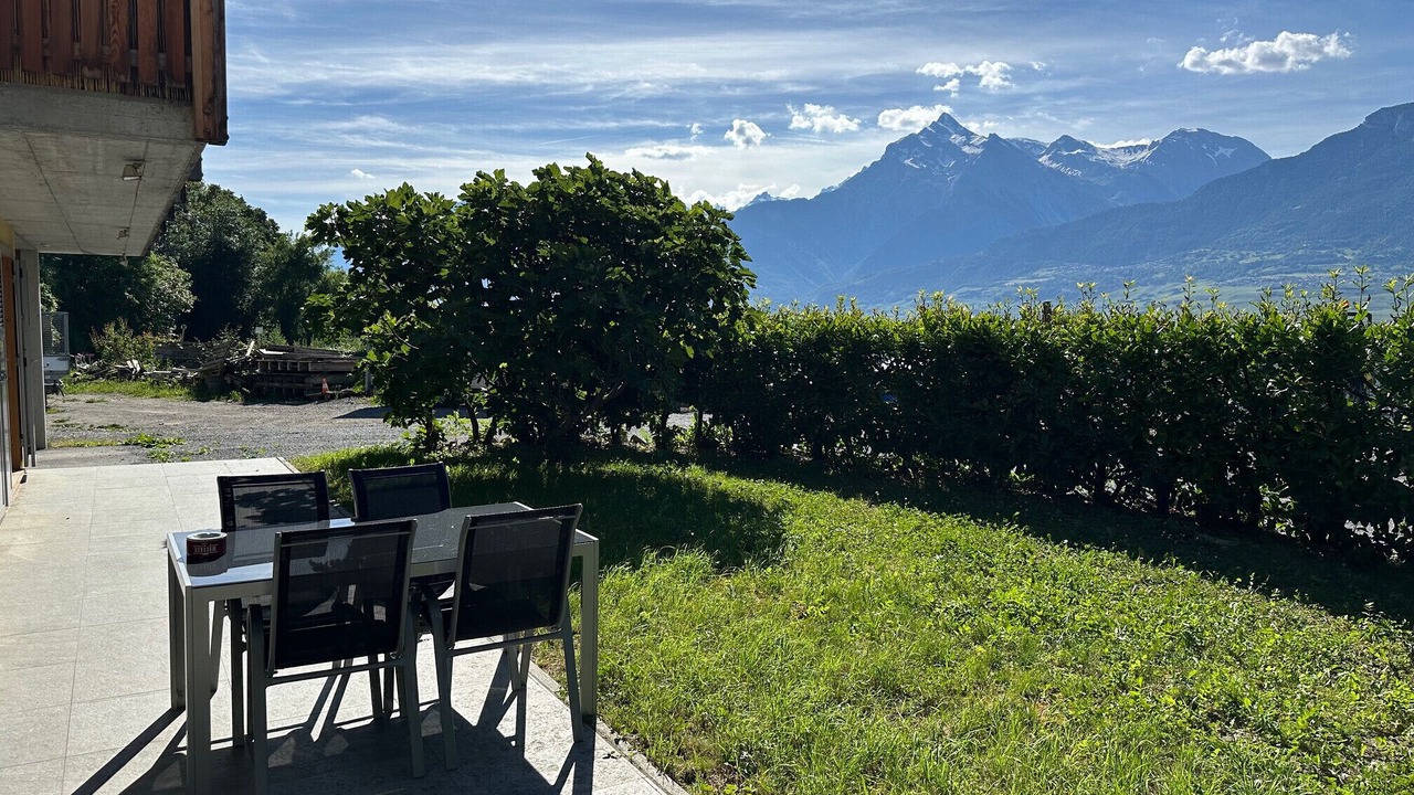 Photo of Outdoor in Salins