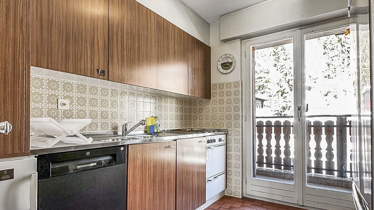 Photo of Kitchen in Lens
