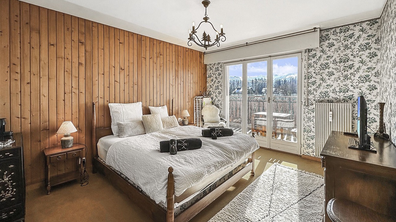 Photo of Bedroom in Lens