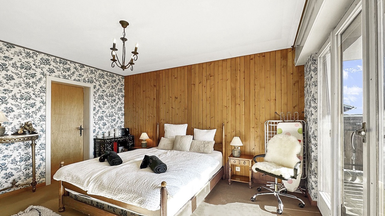 Photo of Bedroom in Lens