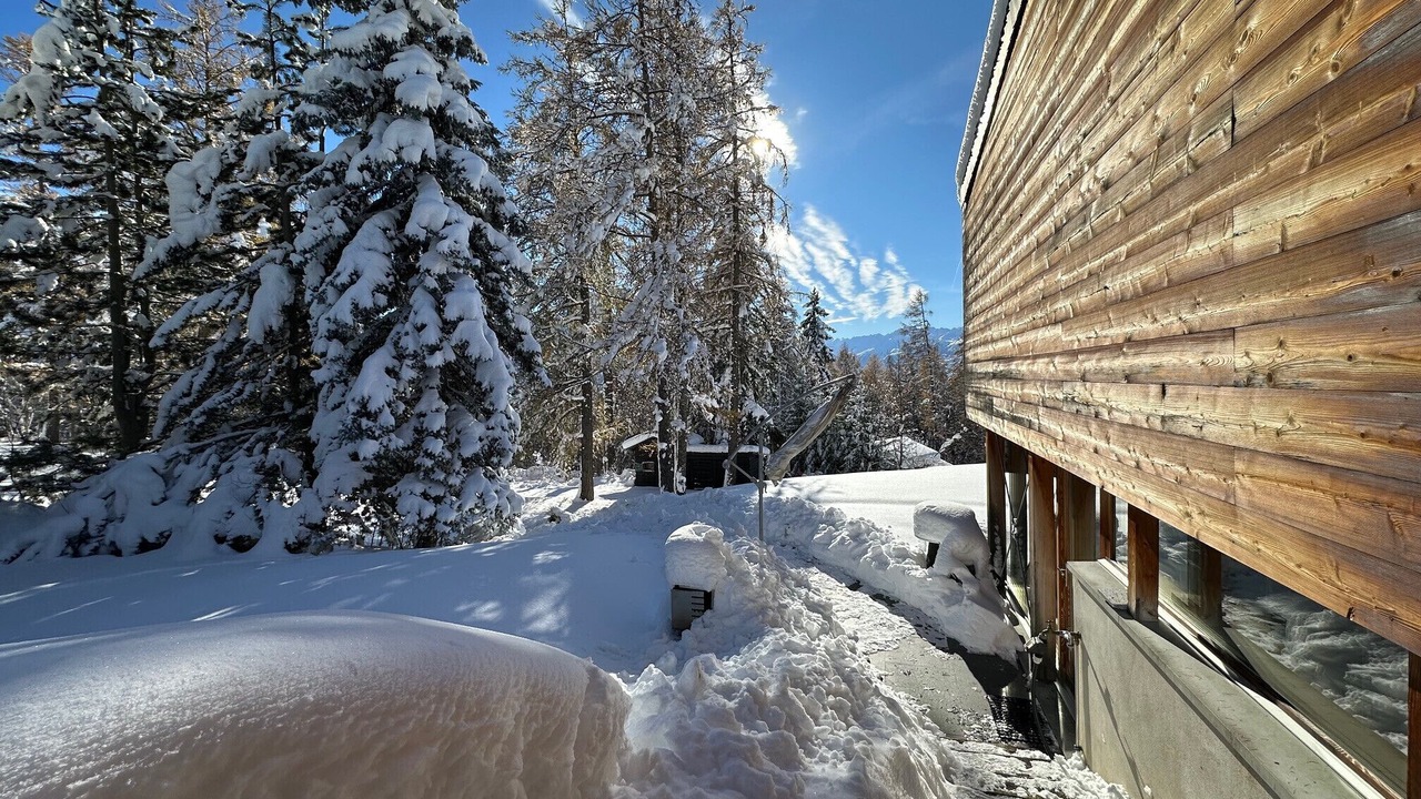 Photo of Outdoor in Lens