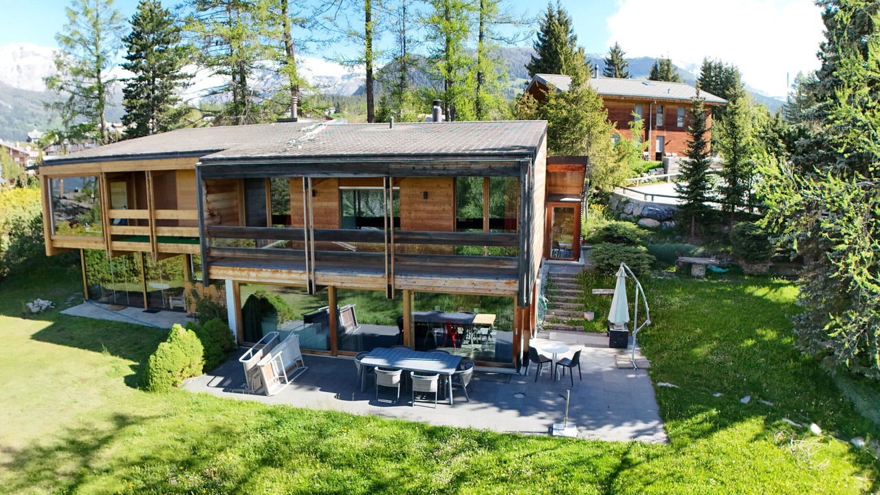 Photo of Outdoor in Lens