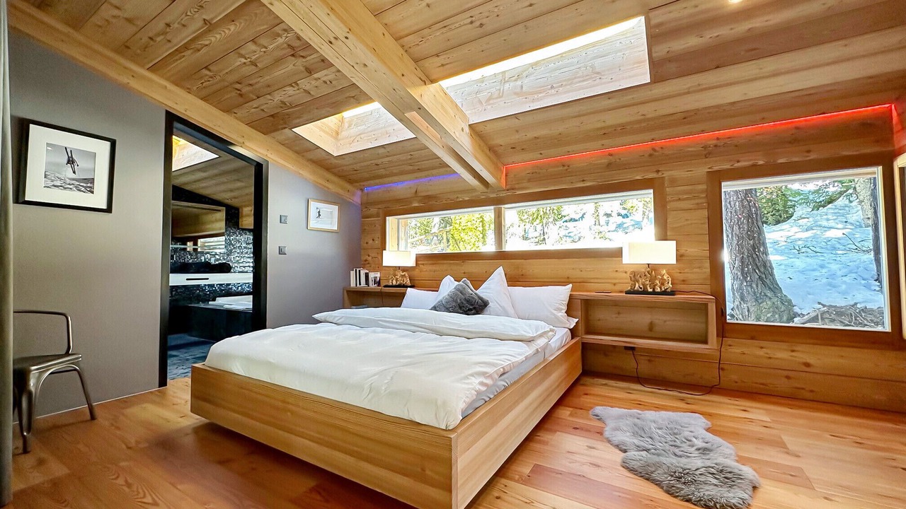 Photo of Bedroom in Lens