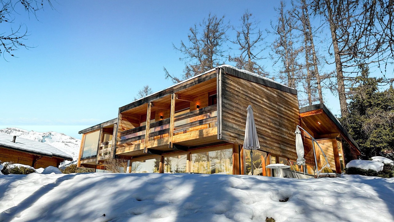 Photo of Outdoor in Lens