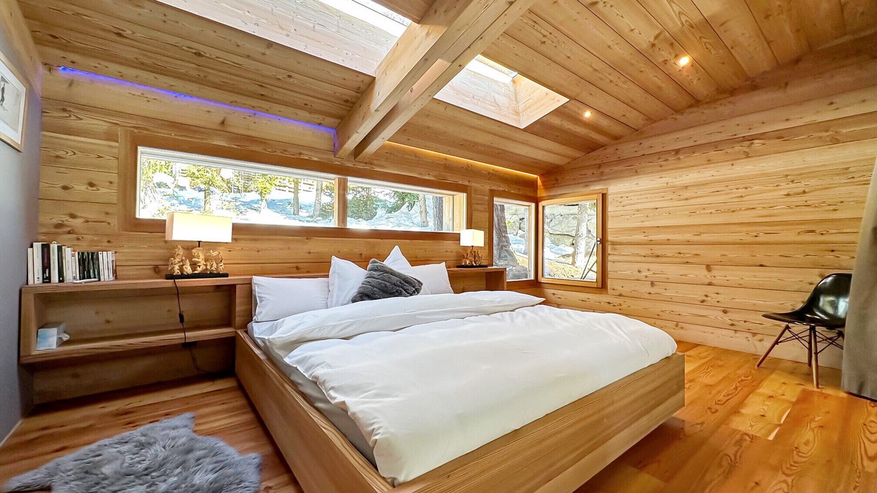 Photo of Bedroom in Lens