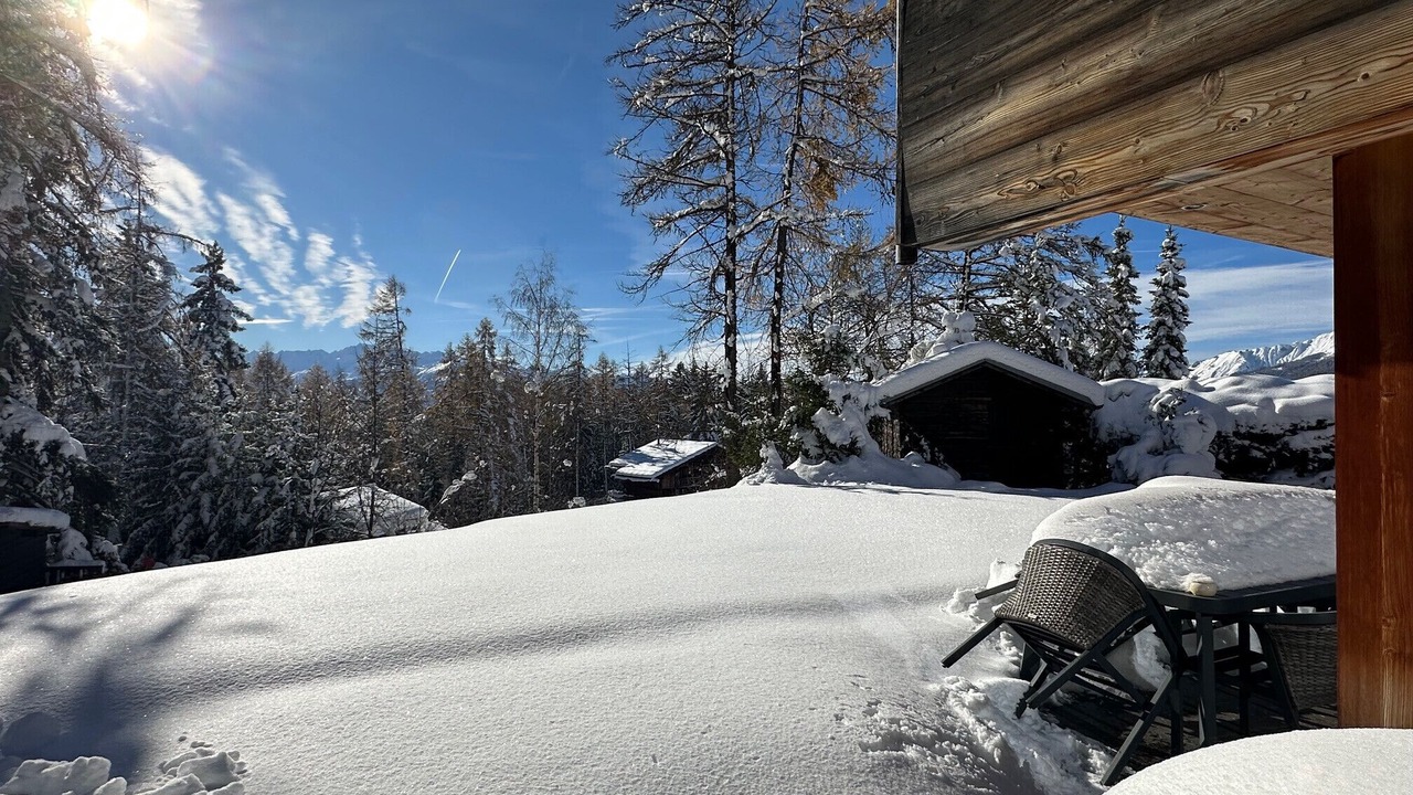 Photo of Outdoor in Lens