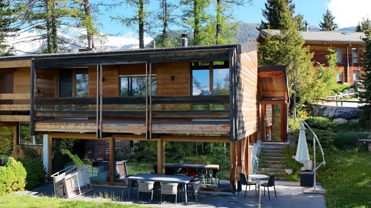Photo of Outdoor in Lens