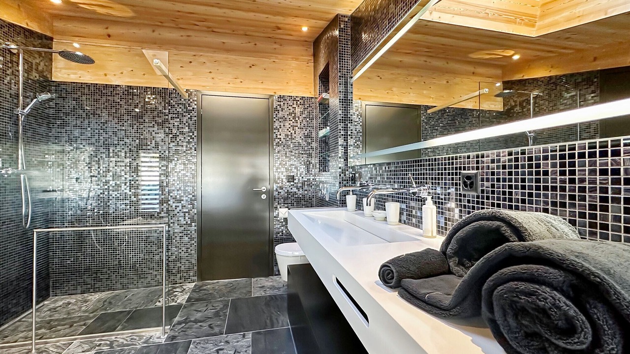 Photo of Bathroom in Lens