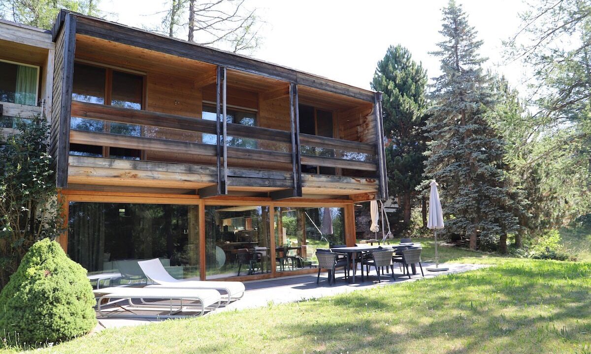 Photo of Outdoor in Lens