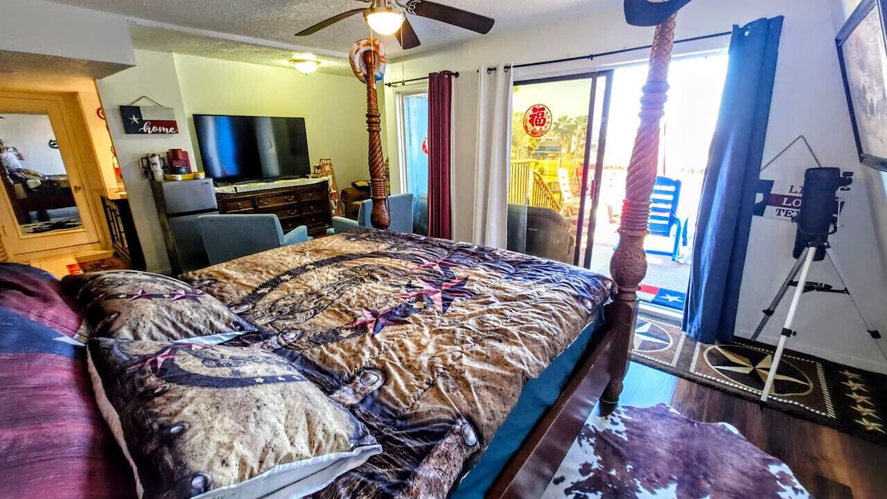 Photo of Bedroom in Nassau Bay