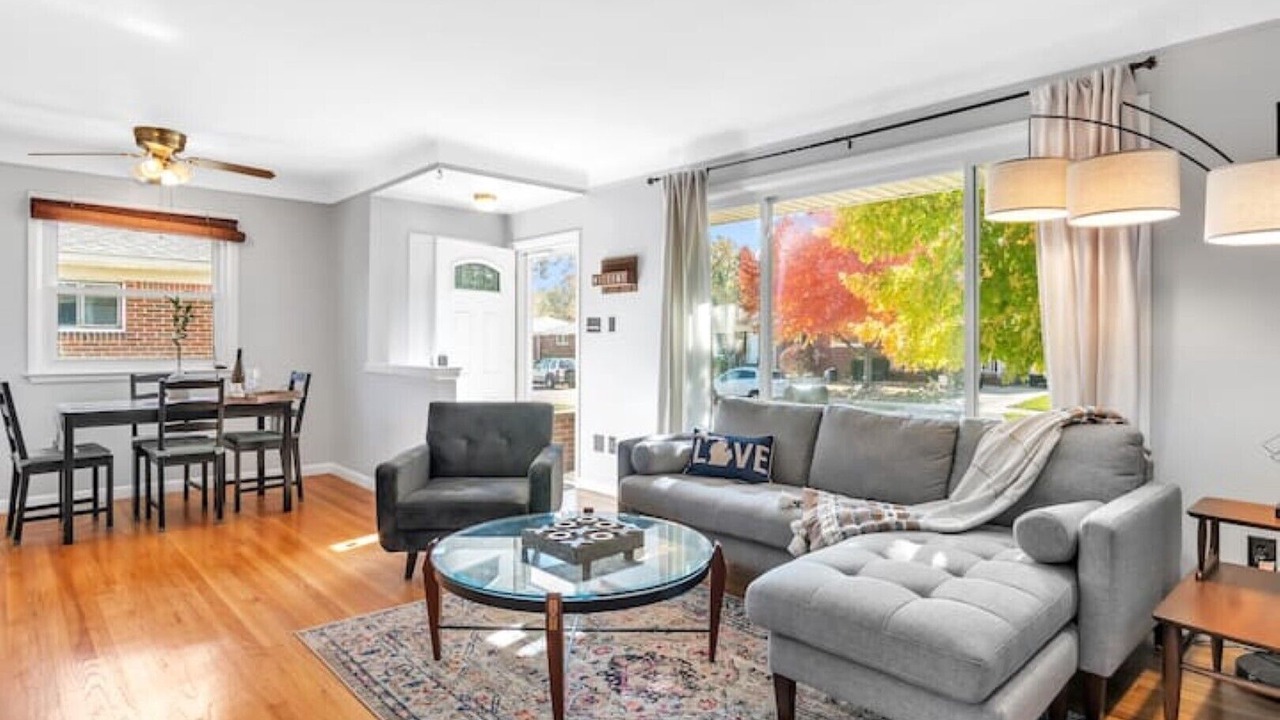 Photo of Livingroom in Madison Heights