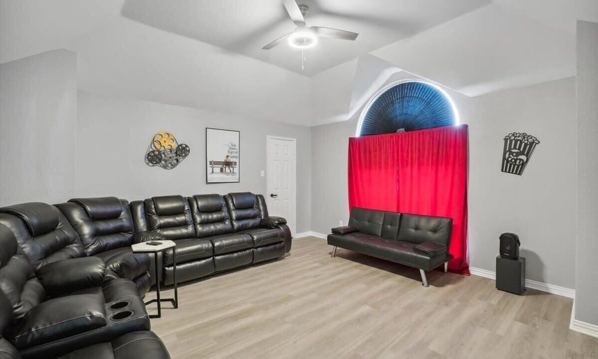 Photo of Livingroom in Rowlett