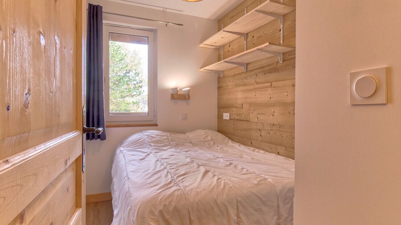 Photo of Bedroom in Genos