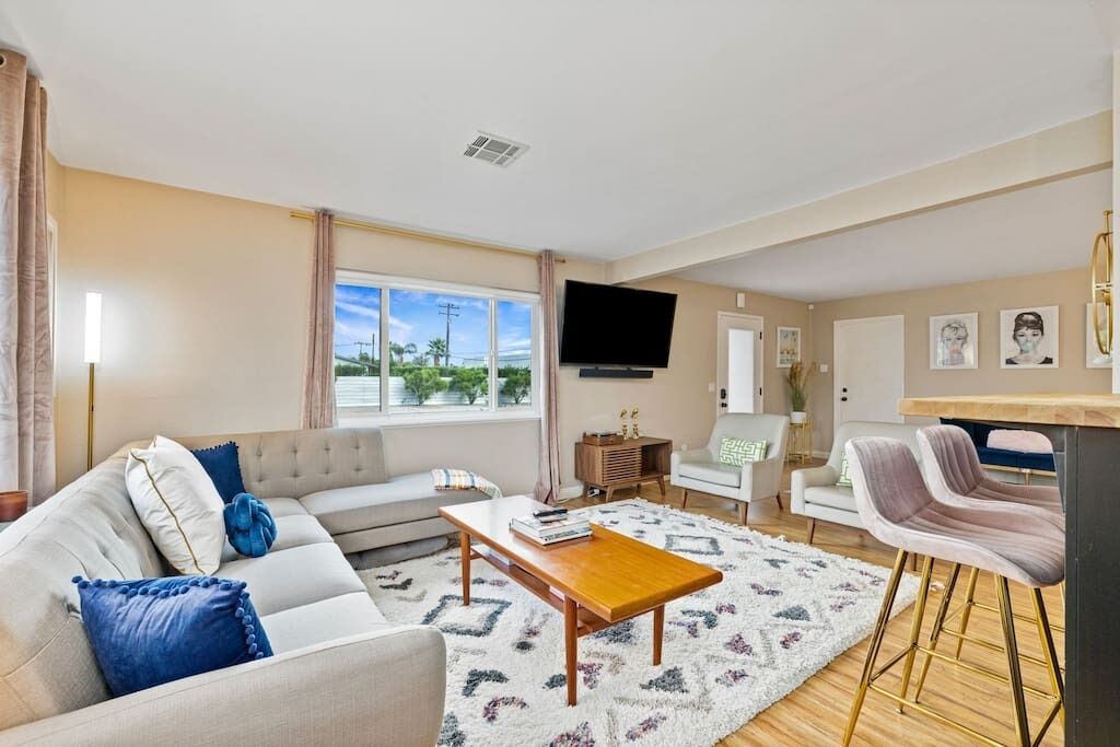 Photo of Livingroom in Desert Park Estates