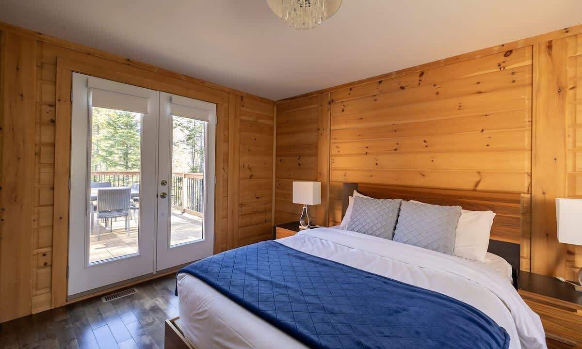 Photo of Bedroom in Sainte-Marguerite-du-Lac-Masson