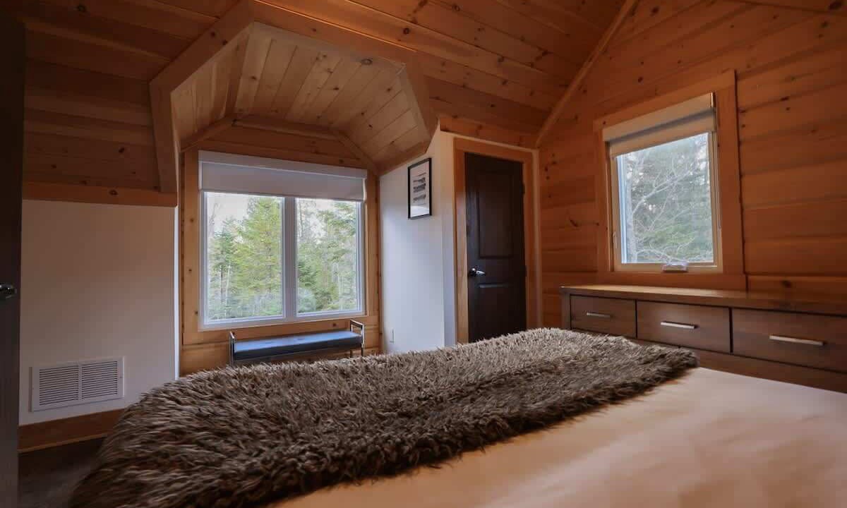 Photo of Bedroom in Sainte-Marguerite-du-Lac-Masson