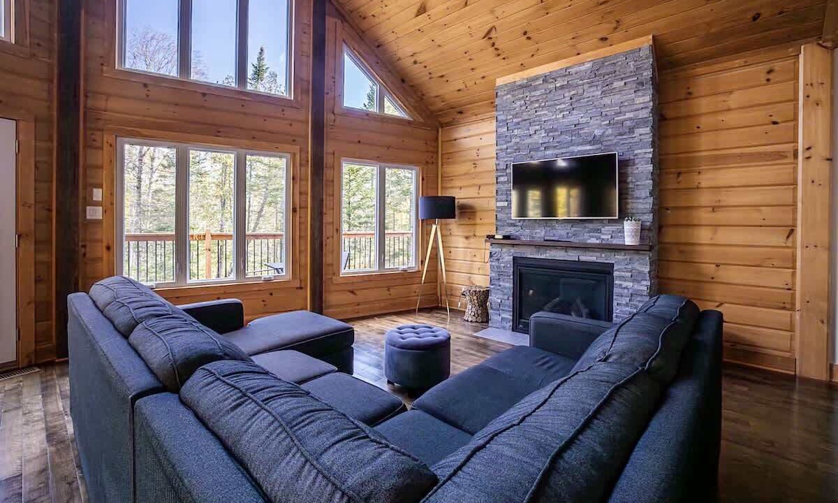Photo of Livingroom in Sainte-Marguerite-du-Lac-Masson
