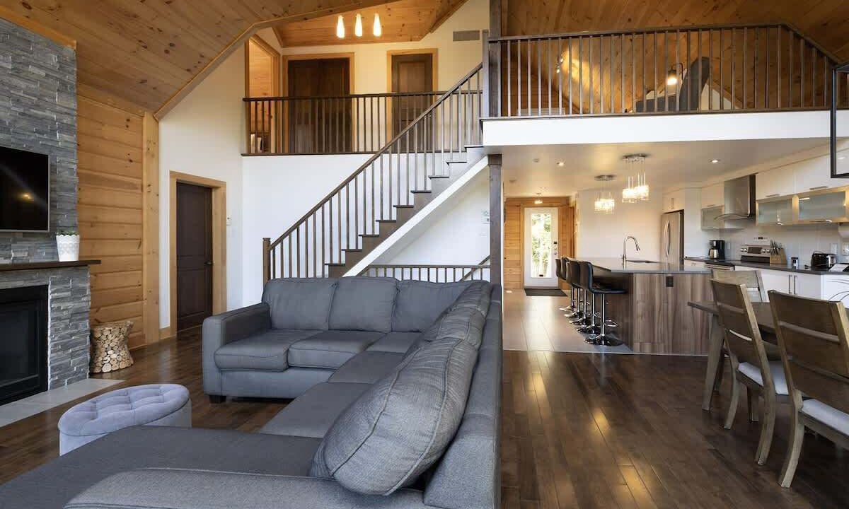 Photo of Livingroom in Sainte-Marguerite-du-Lac-Masson