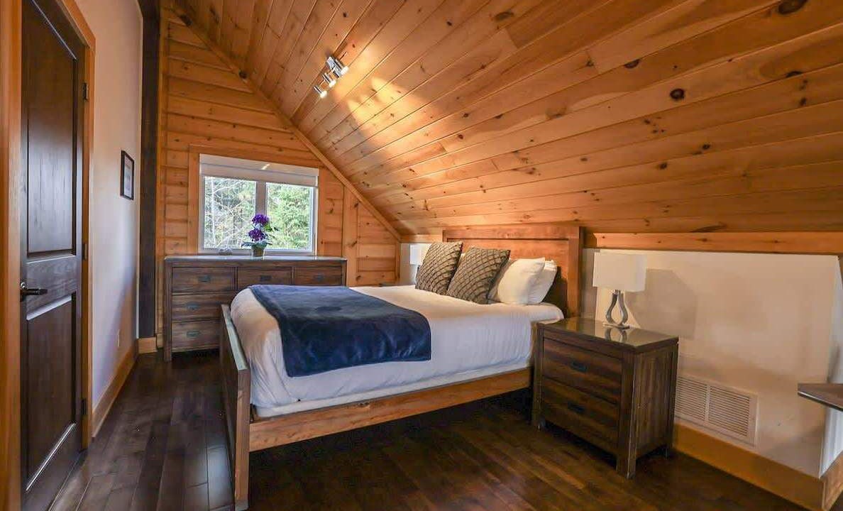 Photo of Bedroom in Sainte-Marguerite-du-Lac-Masson