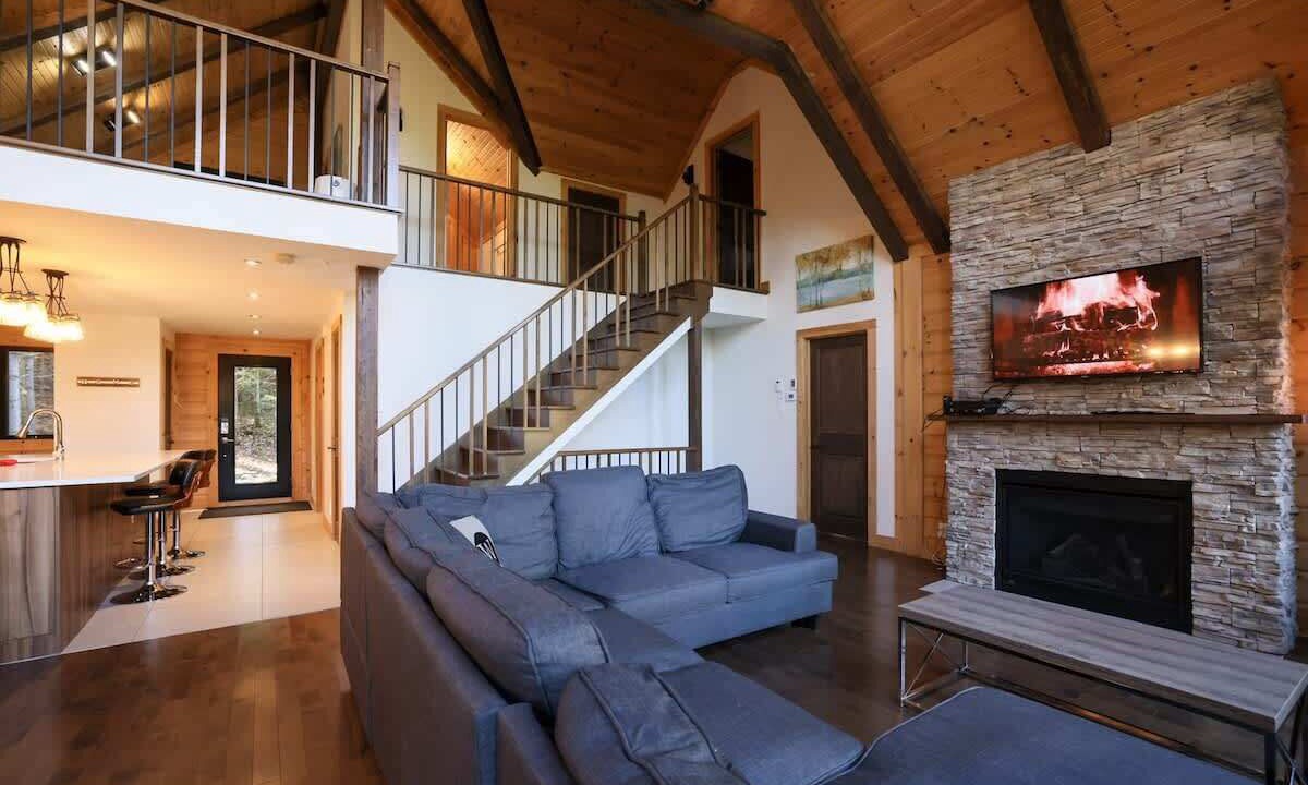 Photo of Livingroom in Sainte-Marguerite-du-Lac-Masson
