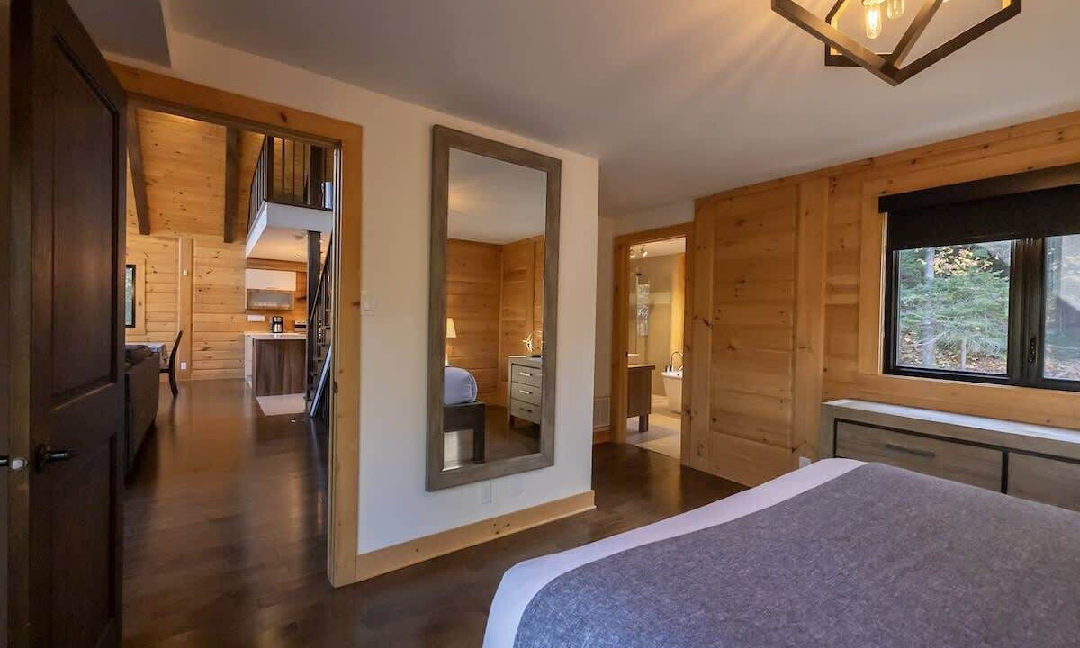 Photo of Bedroom in Sainte-Marguerite-du-Lac-Masson
