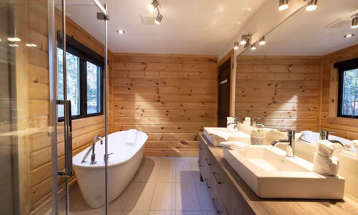 Photo of Bathroom in Sainte-Marguerite-du-Lac-Masson