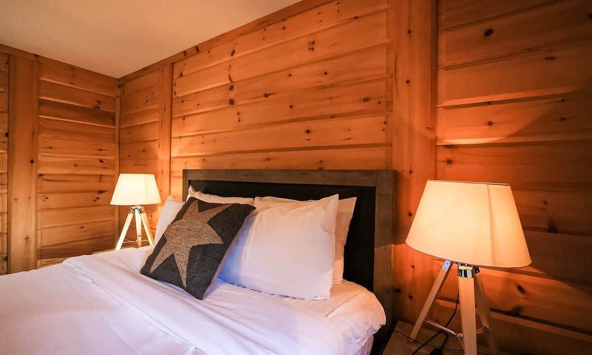 Photo of Bedroom in Sainte-Marguerite-du-Lac-Masson