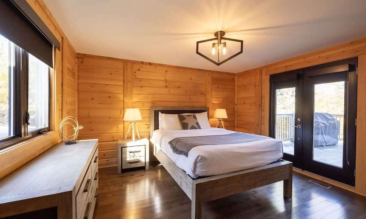 Photo of Bedroom in Sainte-Marguerite-du-Lac-Masson