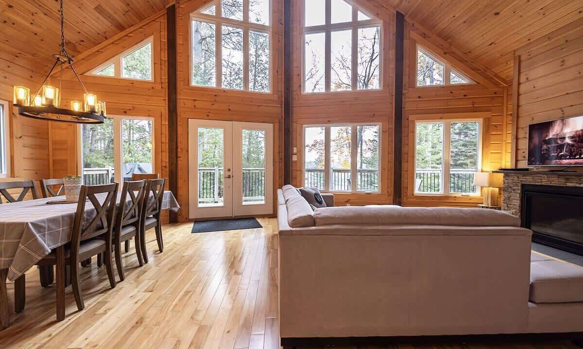 Photo of Livingroom in Sainte-Marguerite-du-Lac-Masson