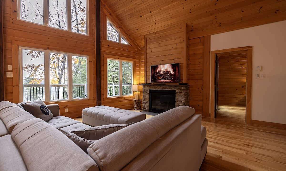 Photo of Livingroom in Sainte-Marguerite-du-Lac-Masson