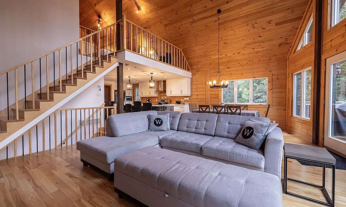 Photo of Livingroom in Sainte-Marguerite-du-Lac-Masson