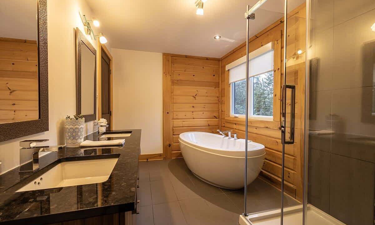 Photo of Bathroom in Sainte-Marguerite-du-Lac-Masson