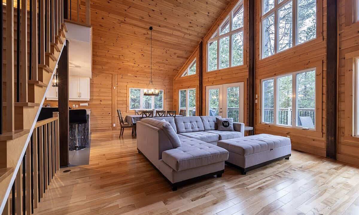 Photo of Livingroom in Sainte-Marguerite-du-Lac-Masson