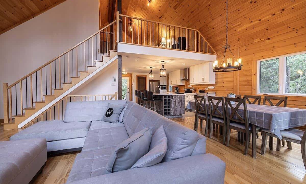 Photo of Livingroom in Sainte-Marguerite-du-Lac-Masson