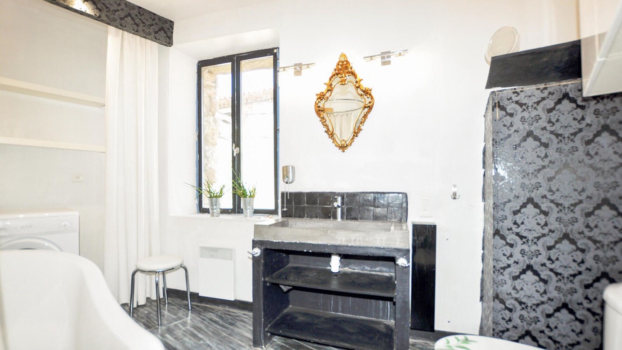 Photo of Bathroom in Villeseque-des-Corbieres